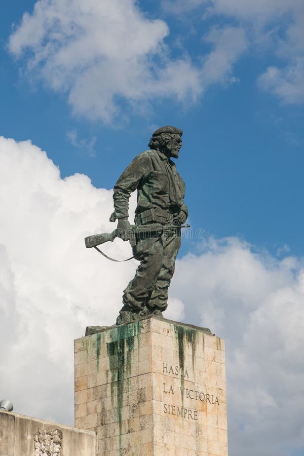 Statue von Che Guevara im Denkmal und im Museum in Santa Clara lizenzfreie stockbilder Statue von Che Guevara im Denkmal und im Museum in Santa Clara lizenzfreie stockbilder
