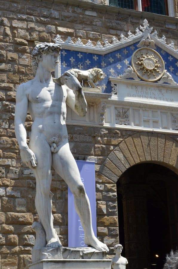 Statue von David durch Michelangelo in Florenz lizenzfreie stockfotografie Statue von David durch Michelangelo in Florenz lizenzfreie stockfotografie
