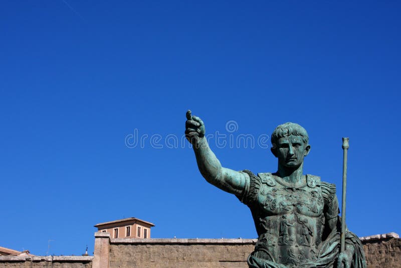 Statue von Julius Caesar Augustus in Rom, Italien lizenzfreie stockfotos Statue von Julius Caesar Augustus in Rom, Italien lizenzfreie stockfotos