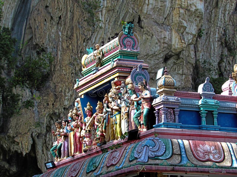 Statuen auf dem Dach des indischen hindischen Tempels Sri Subramaniar stockfoto Statuen auf dem Dach des indischen hindischen Tempels Sri Subramaniar stockfoto