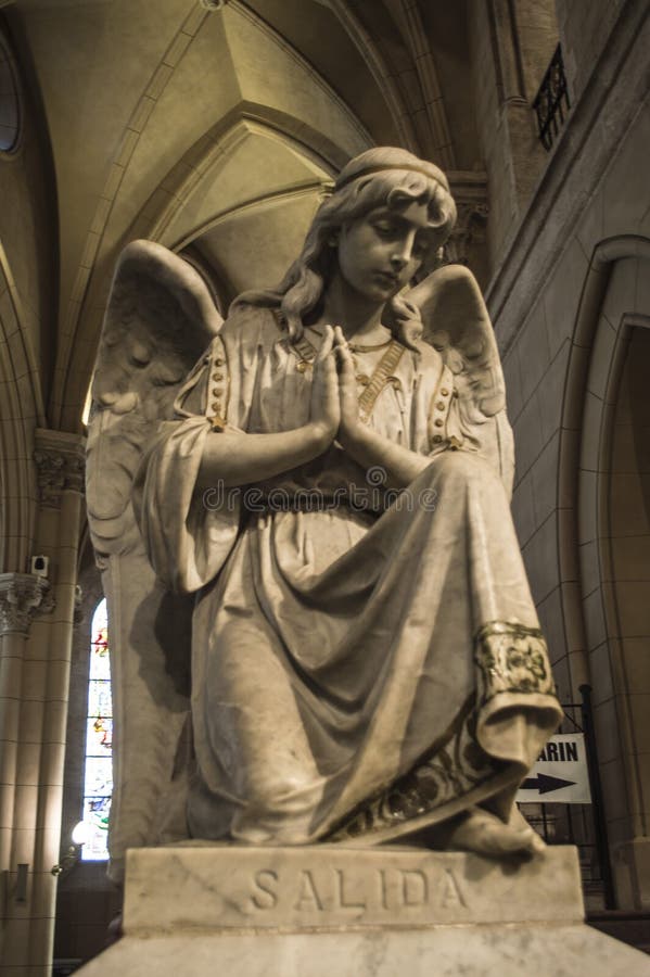 Statues du début du 13ème siècle photographie stock libre de droits Statues du début du 13ème siècle photographie stock libre de droits