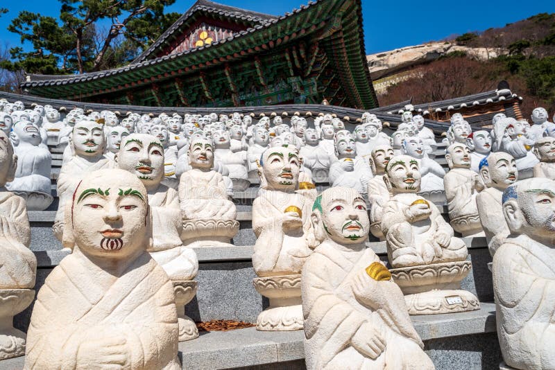 Some of the 500 Buddha’s Disciples statues by a temple hall in Bomunsa Temple on the island of Seongmodo, Ganghwa, Korea royalty free stock photos Some of the 500 Buddha’s Disciples statues by a temple hall in Bomunsa Temple on the island of Seongmodo, Ganghwa, Korea royalty free stock photos