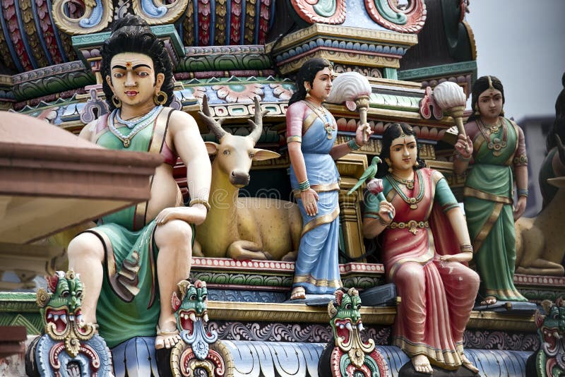 Statues sur un temple hindou indien photo stock Statues sur un temple hindou indien photo stock