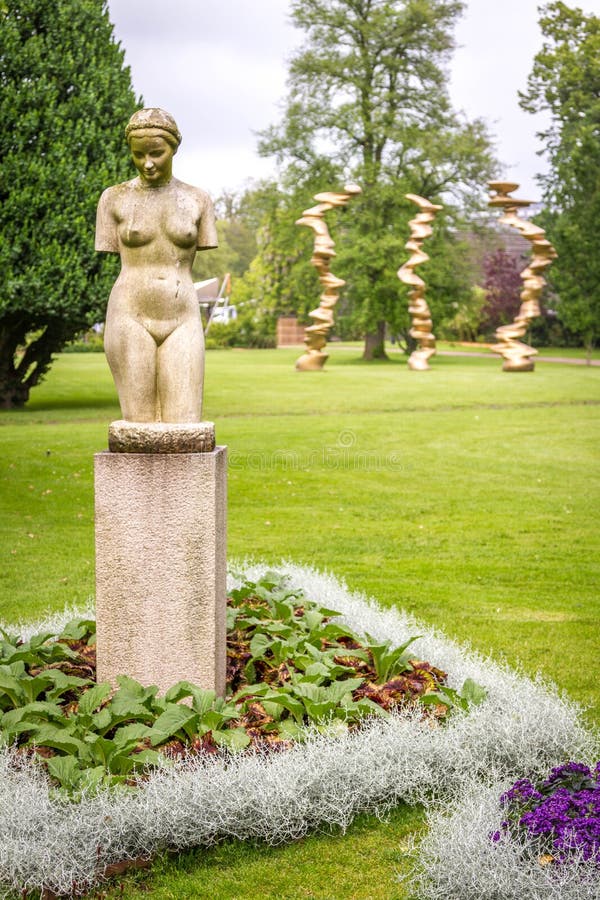 Statuy w ogródzie botanicznym ogrodowy skojarzenie, Gothenburg fotografia stock Statuy w ogródzie botanicznym ogrodowy skojarzenie, Gothenburg fotografia stock