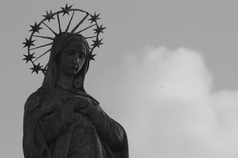 Staty av v?r dam Mariensaule royaltyfri bild Staty av v?r dam Mariensaule royaltyfri bild