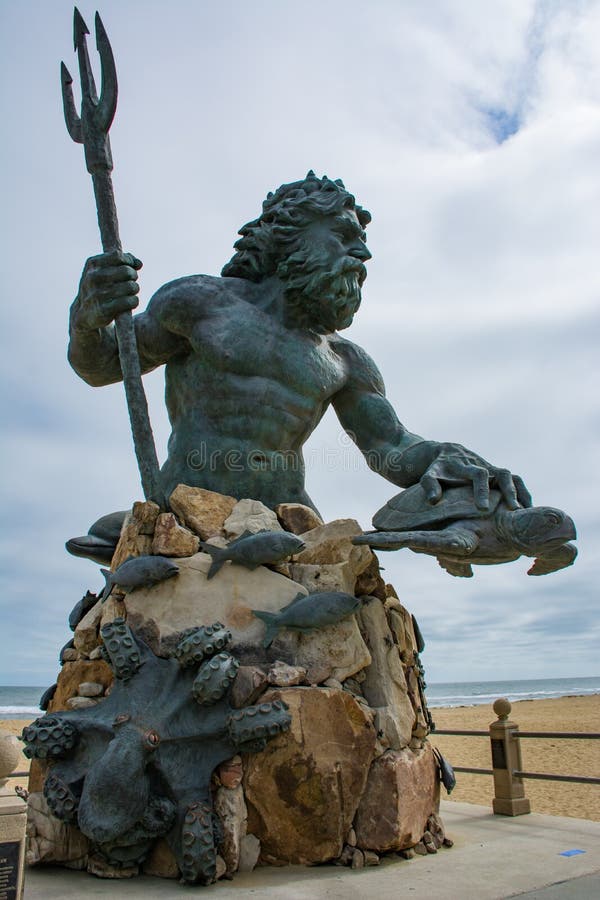 Statyn av konungen Neptune bevakar Virginia Beach arkivbilder Statyn av konungen Neptune bevakar Virginia Beach arkivbilder