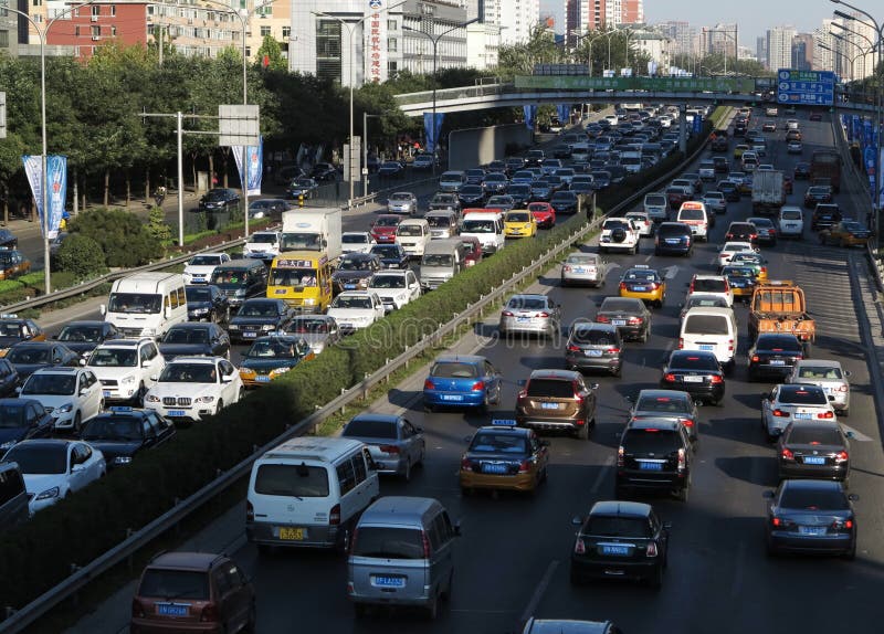 Stau und Autos starken Verkehrs Pekings stockbild Stau und Autos starken Verkehrs Pekings stockbild