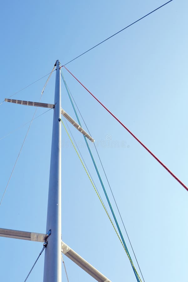 Staysail halyard on the mast