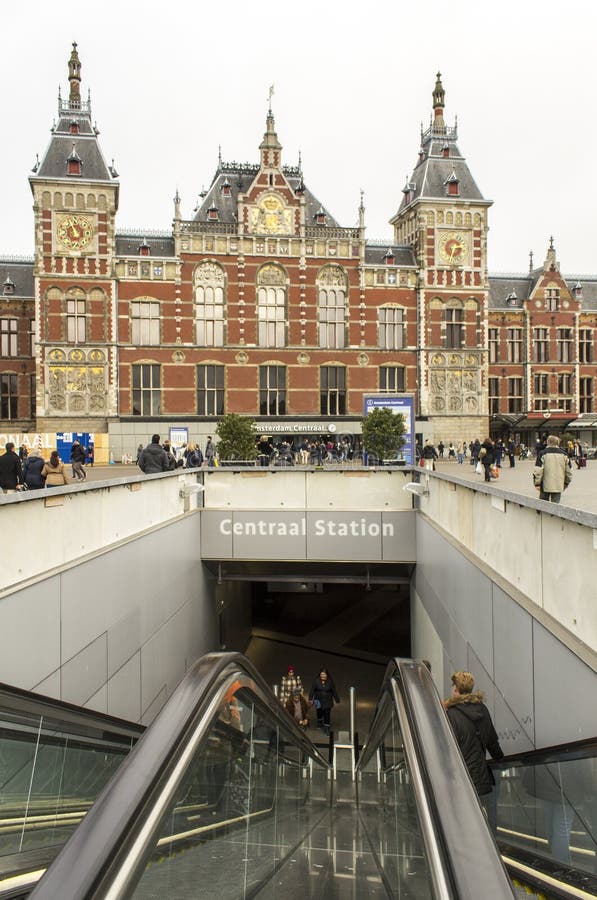 Stazione Centrale Il 7 Febbraio 2015 a Amsterdam Immagine Editoriale