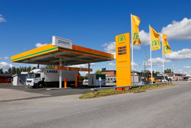 Stazione di benzina di marca di Preem immagine stock libera da diritti Stazione di benzina di marca di Preem immagine stock libera da diritti