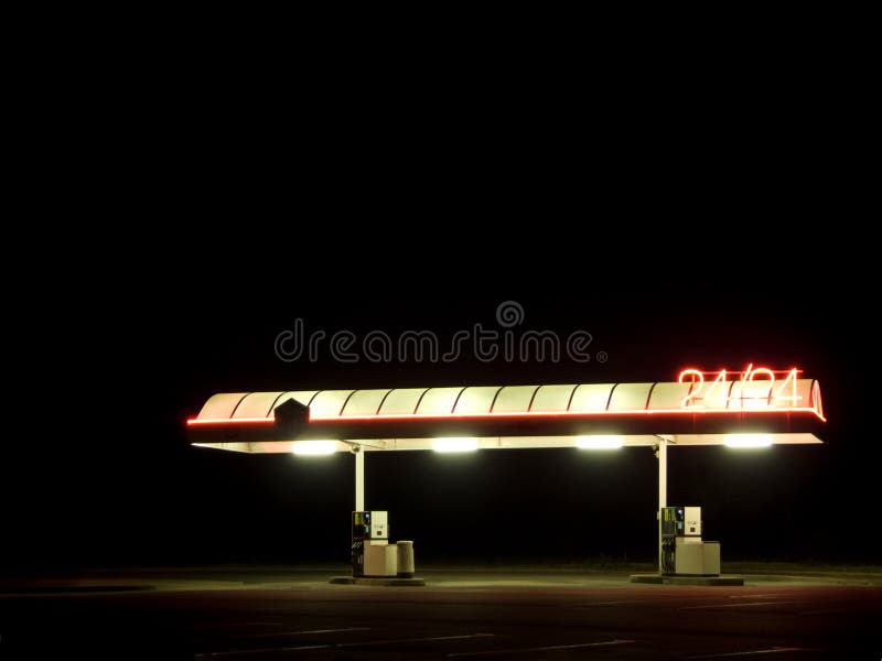 Stazione di servizio vuota alla notte