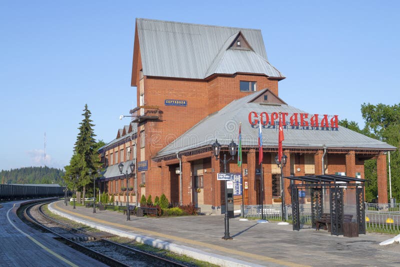 Stazione ferroviaria costruzione mattina di giugno. sortavala immagini stock libere da diritti