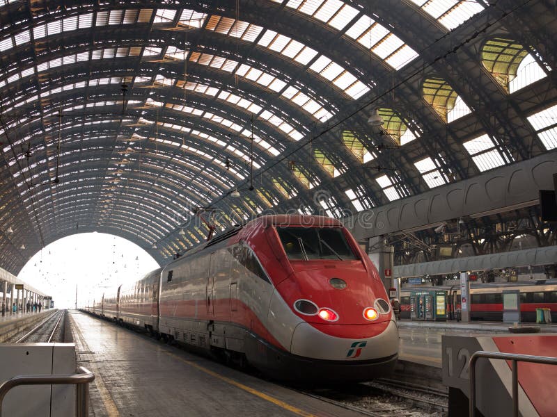 Stazione ferroviaria di Milano Centrale fotografia stock