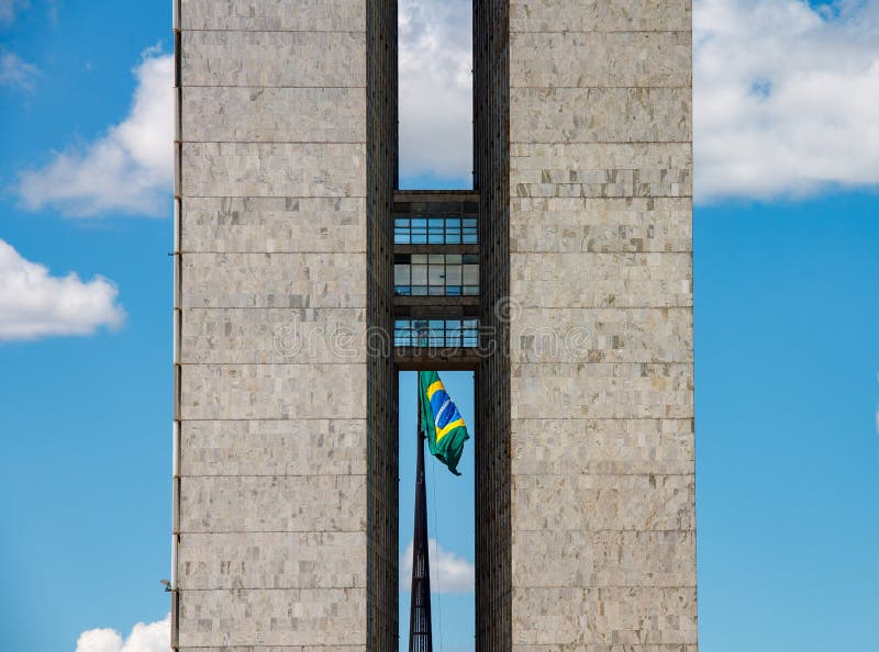 Steagul brazilian și Congresul Național clădirea arhitecturii moderne din Praca dos Tres Poderes, capitala Braziliei stock photo