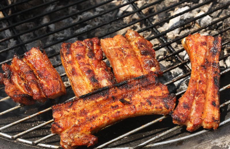 Steaks, Die Auf Grill Braten Stockfoto - Bild von kalorien, vorbereiten ...