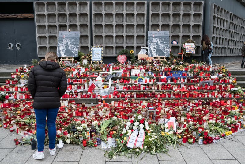 Stearinljus och blommor på jul marknadsför i Berlin royaltyfri foto Stearinljus och blommor på jul marknadsför i Berlin royaltyfri foto