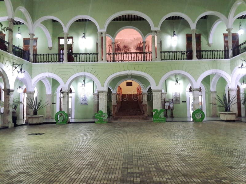 Stedelijke koloniale architectuur in Mexico-City royalty-vrije stock afbeeldingen Stedelijke koloniale architectuur in Mexico-City royalty-vrije stock afbeeldingen
