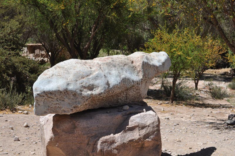 Steenklok of Piedra Campana in Pucara DE Tilcara royalty-vrije stock afbeelding Steenklok of Piedra Campana in Pucara DE Tilcara royalty-vrije stock afbeelding