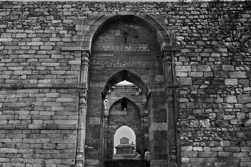 12-jun-2004  Stone Carving inside of Tomb of Iltutmish, Qutb Minar Complex Delhi India. 12-jun-2004  Stone Carving inside of Tomb of Iltutmish, Qutb Minar Complex Delhi India