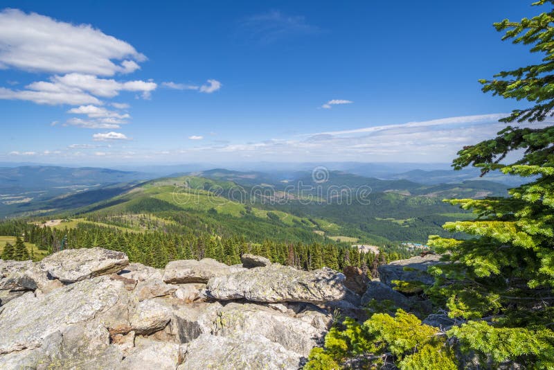 Steep mountain and lake views from the peak of Mt Spokane State Park overlooking the Spokane Washington area on a summer day royalty free stock images Steep mountain and lake views from the peak of Mt Spokane State Park overlooking the Spokane Washington area on a summer day royalty free stock images