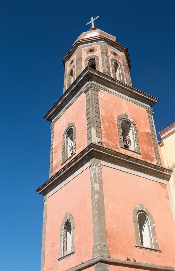 Steeple церков Santa Maria Cheia, Vico Equense, Napl стоковое изображение rf Steeple церков Santa Maria Cheia, Vico Equense, Napl стоковое изображение rf