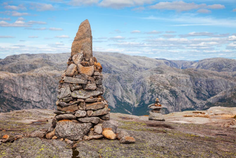 Steinhaufen an Kjerag-Berg Forsand Rogaland Norwegen Skandinavien lizenzfreie stockfotos Steinhaufen an Kjerag-Berg Forsand Rogaland Norwegen Skandinavien lizenzfreie stockfotos