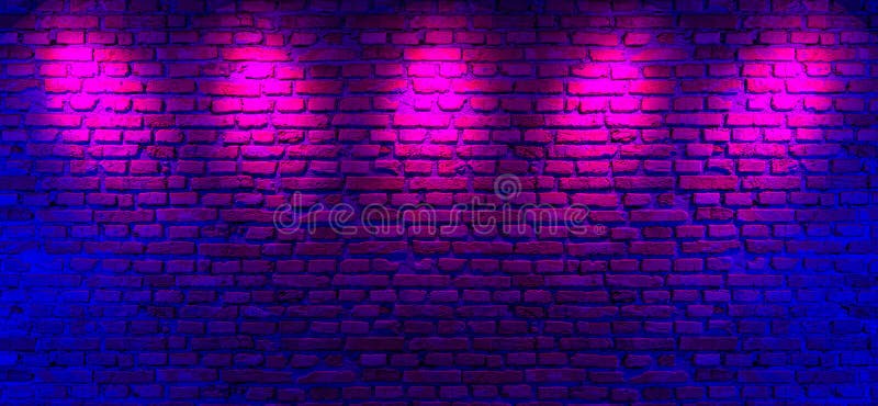 Steinmauern und leichter Neonhintergrund. Backsteinmauerneonstrahlen und -glühen