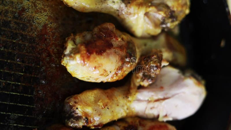 Stekt kyckling som bakats i en krispy pan