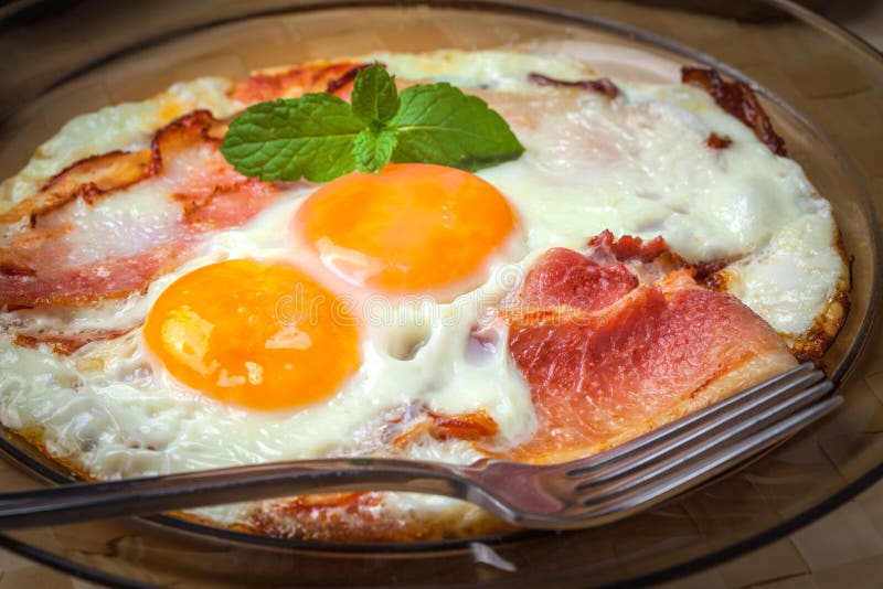 stekte baconägg royaltyfri fotografi stekte baconägg royaltyfri fotografi