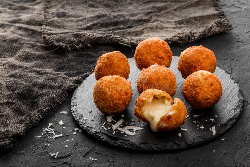 Fried Potato Cheese Balls or Croquettes with Spices on Black Plate Over  Dark Stone Background. Unhealthy Food, Top View Arkivfoto - Bild av lunch,  appetisers: 147994346