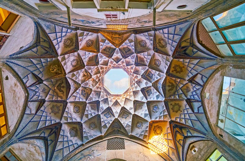 Stelarna kopuła, Uroczysty bazar, Kashan, Iran zdjęcie royalty free