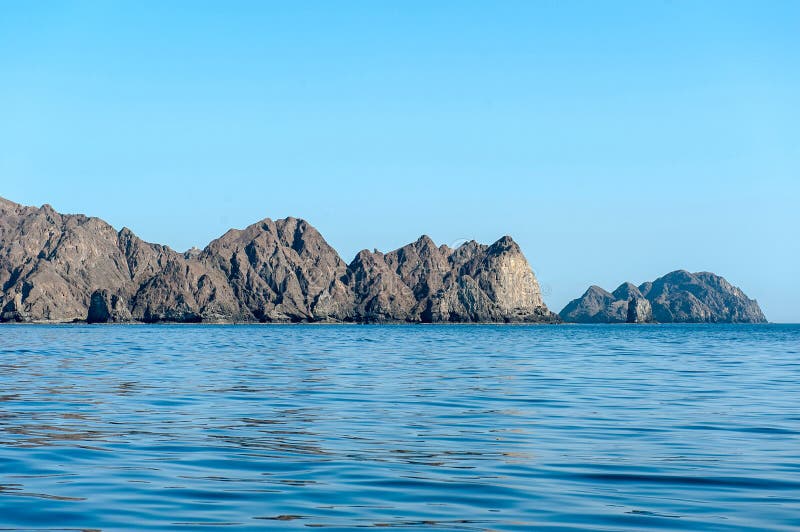Stenigt kust- Arabianet Sea, Oman royaltyfri foto Stenigt kust- Arabianet Sea, Oman royaltyfri foto