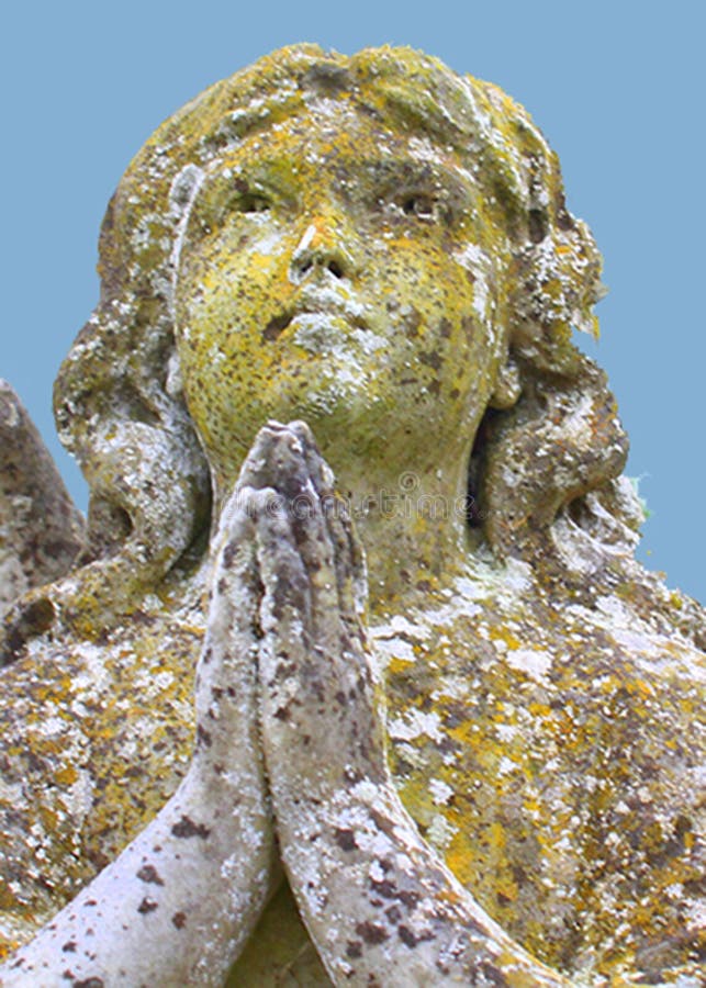 Stenskulptur av be för ängel royaltyfri foto Stenskulptur av be för ängel royaltyfri foto