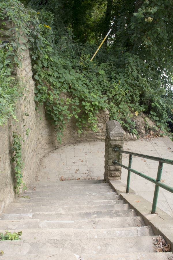 Stenvägg med trappan