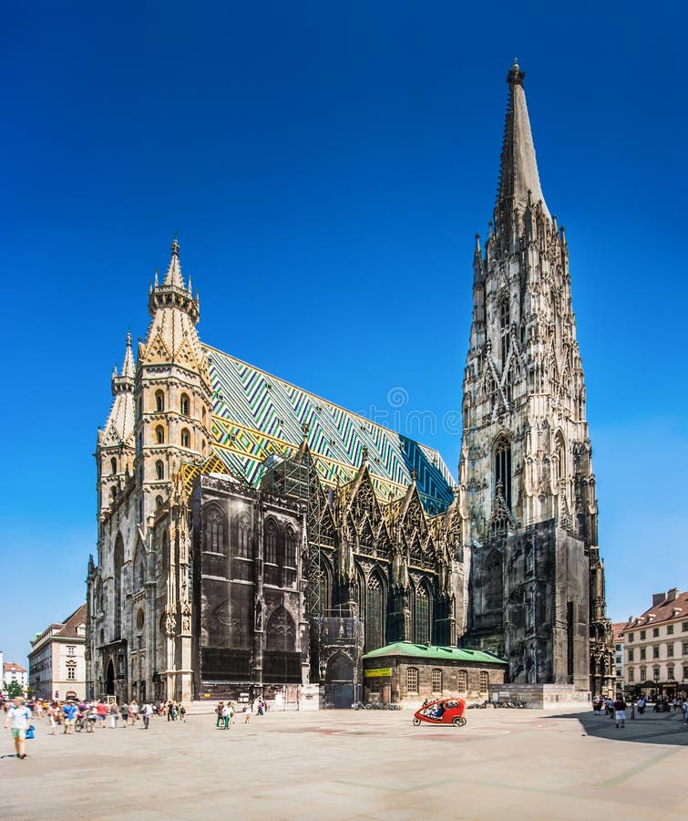 Hermoso de famoso catedral ()  sobre el en viena,.