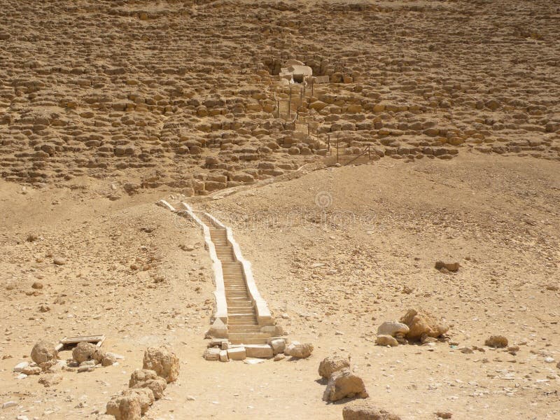 A saqqara in egitto sta più anziani, meno noto piramidi come la piramide rossa.