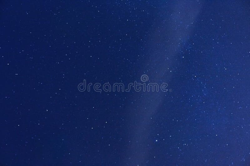 sternenklarer kosmischer Himmel nachts - Astrologie-, Kosmos- und Astronomiehintergrundkonzept lizenzfreies stockfoto sternenklarer kosmischer Himmel nachts - Astrologie-, Kosmos- und Astronomiehintergrundkonzept lizenzfreies stockfoto