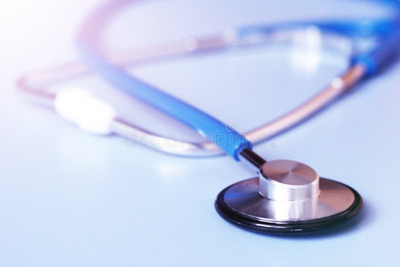 Stetoskop dla doktorskiego checkup na zdrowia medycznego laboratorium stołu tle zdjęcie royalty free