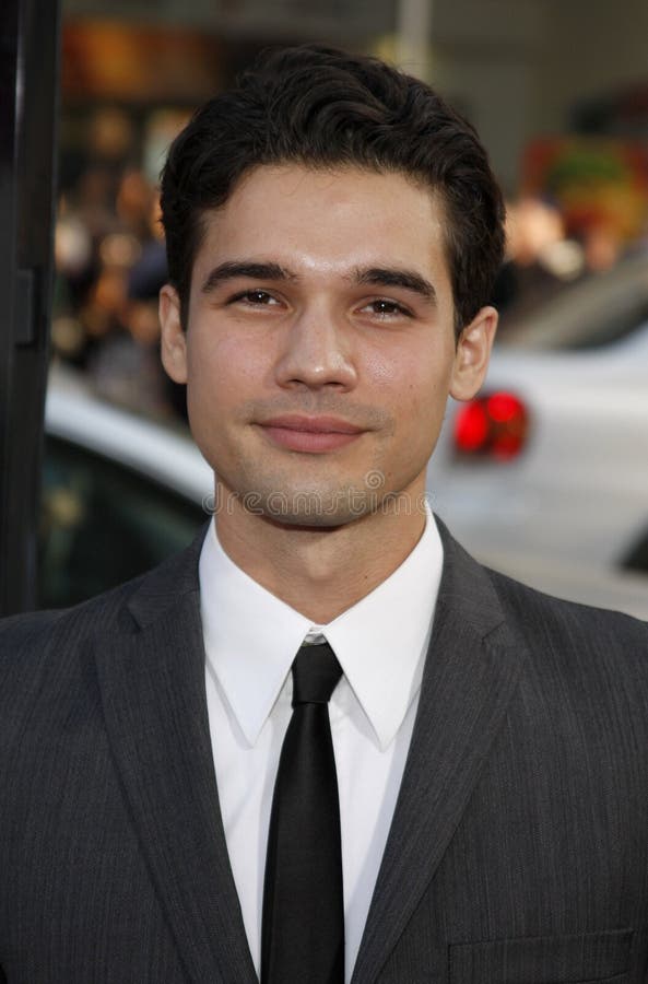 Steven Strait à la première de Los Angeles de 'origines de X-Men : Wolverine' s'est tenu au théâtre chinois du Grauman à Hollywood le 28 avril 2009