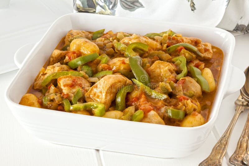 Stew κοτόπουλου στο κύπελλο στοκ φωτογραφία Stew κοτόπουλου στο κύπελλο στοκ φωτογραφία