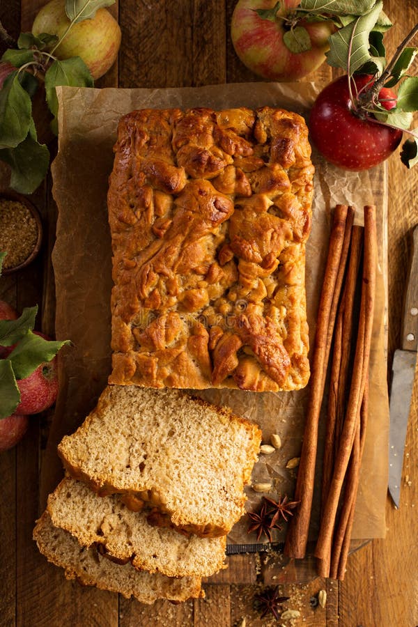Stil rustic pâine de mere stock photography