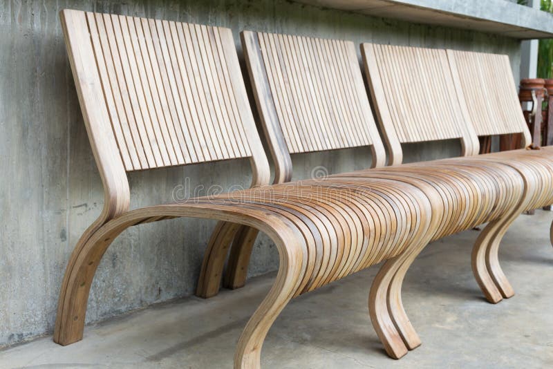 Stile moderno di progettazione di legno della sedia fotografie stock Stile moderno di progettazione di legno della sedia fotografie stock