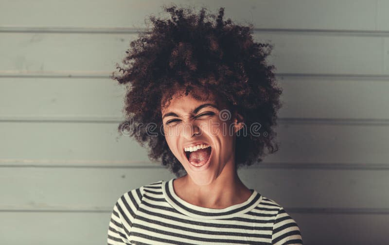 Stilfull afro- amerikansk flicka arkivfoto Stilfull afro- amerikansk flicka arkivfoto