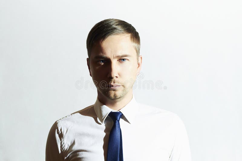 Stilig man för mode Affärsman chef vit krage royaltyfri fotografi