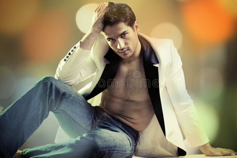 Snygg man med snyggt skägg arkivfoton