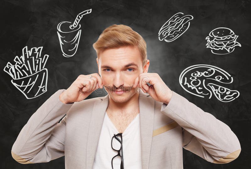 Stilig man- och snabbmatfrestelse arkivbild Stilig man- och snabbmatfrestelse arkivbild