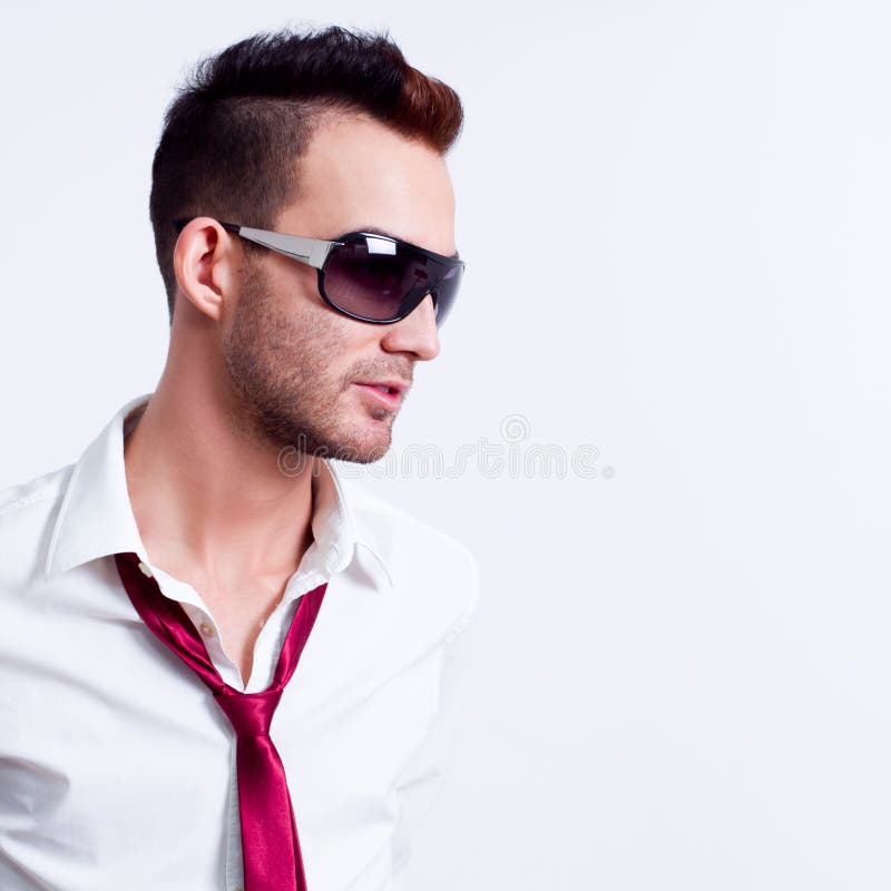 Snygg manlig modell arkivfoton