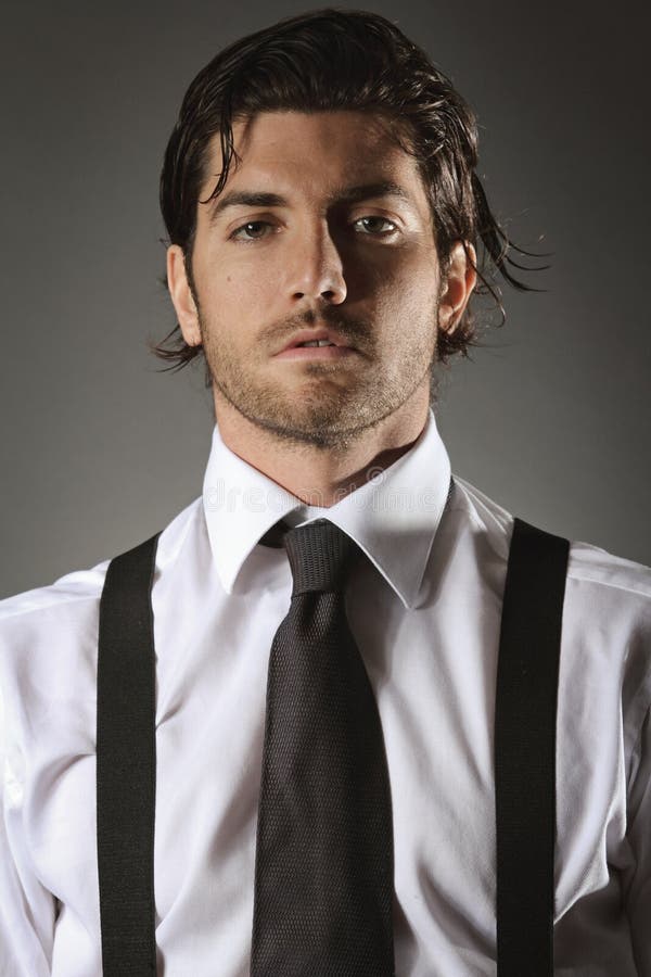 Porträtt av en stilig modemodell arkivbilder