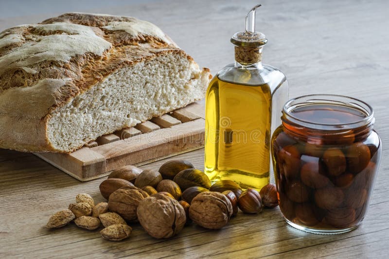 Bread olive oil. Купить густоте оливковое масло, чтобы мазать на кусок хлеба....