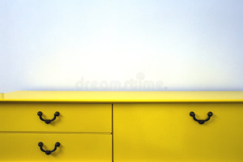 Geval Vernietigen Verwachting Still Life of Vintage Retro Yellow Cupboard with White Wall, Modern Design Stock Image - Image of cabinet, architecture: 181304363 Geval Vernietigen Verwachting Still Life of Vintage Retro Yellow Cupboard with White Wall, Modern Design Stock Image - Image of cabinet, architecture: 181304363